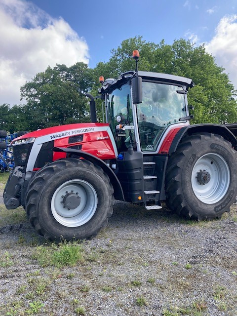 Massey Ferguson 8S.245 Dyna E-Power Excl - Traktor: 1 kép. Massey Ferguson 8S.245 Dyna E-Power Excl - Traktor: 1 kép.
