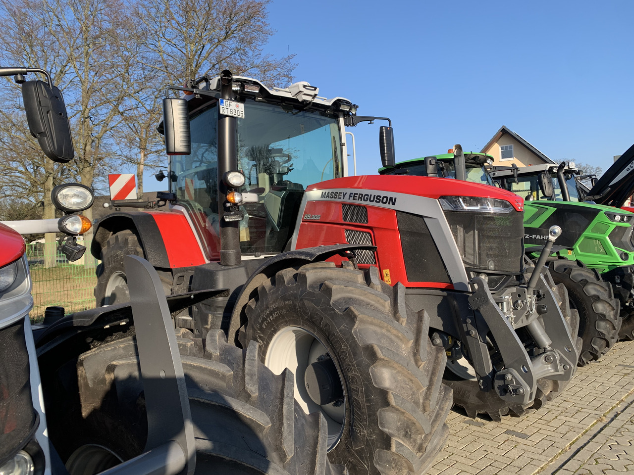 Massey Ferguson 8S.305 Dyna-VT Exclusive - Traktor: 1 kép. Massey Ferguson 8S.305 Dyna-VT Exclusive - Traktor: 1 kép.