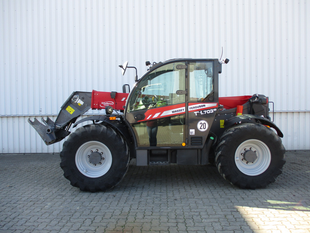 Massey Ferguson TH 7038 T4f - Rakodógép: 1 kép. Massey Ferguson TH 7038 T4f - Rakodógép: 1 kép.