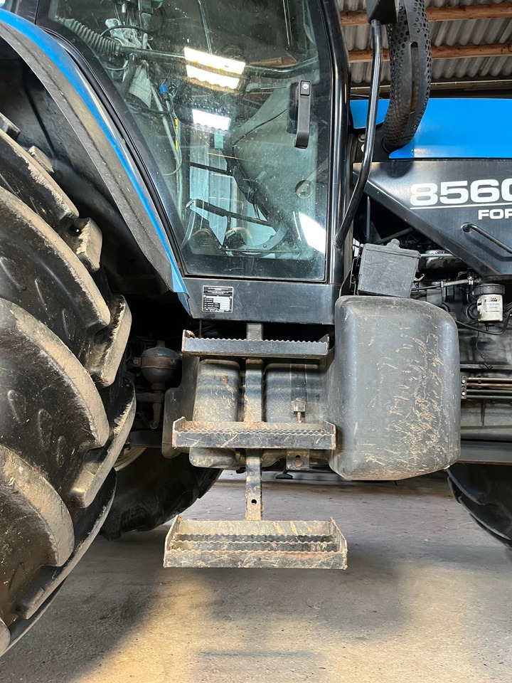 New Holland 8560 - Traktor: 3 kép. New Holland 8560 - Traktor: 3 kép.