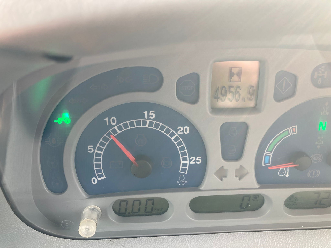 New Holland T7.200 Autocommand - Traktor: 5 kép. New Holland T7.200 Autocommand - Traktor: 5 kép.