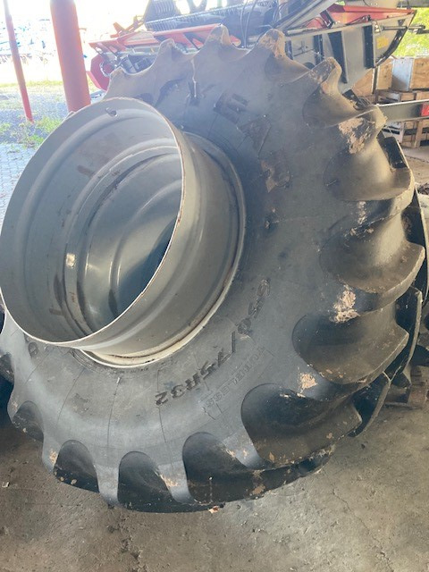 Petlas Doppelräder 650/75R32 f. Fendt - Gumiabroncs: 4 kép. Petlas Doppelräder 650/75R32 f. Fendt - Gumiabroncs: 4 kép.