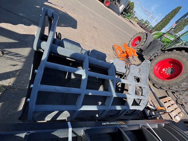 Schäffer Silage-Greifschaufel 1,80m - Állattartás gépei: 1 kép. Schäffer Silage-Greifschaufel 1,80m - Állattartás gépei: 1 kép.