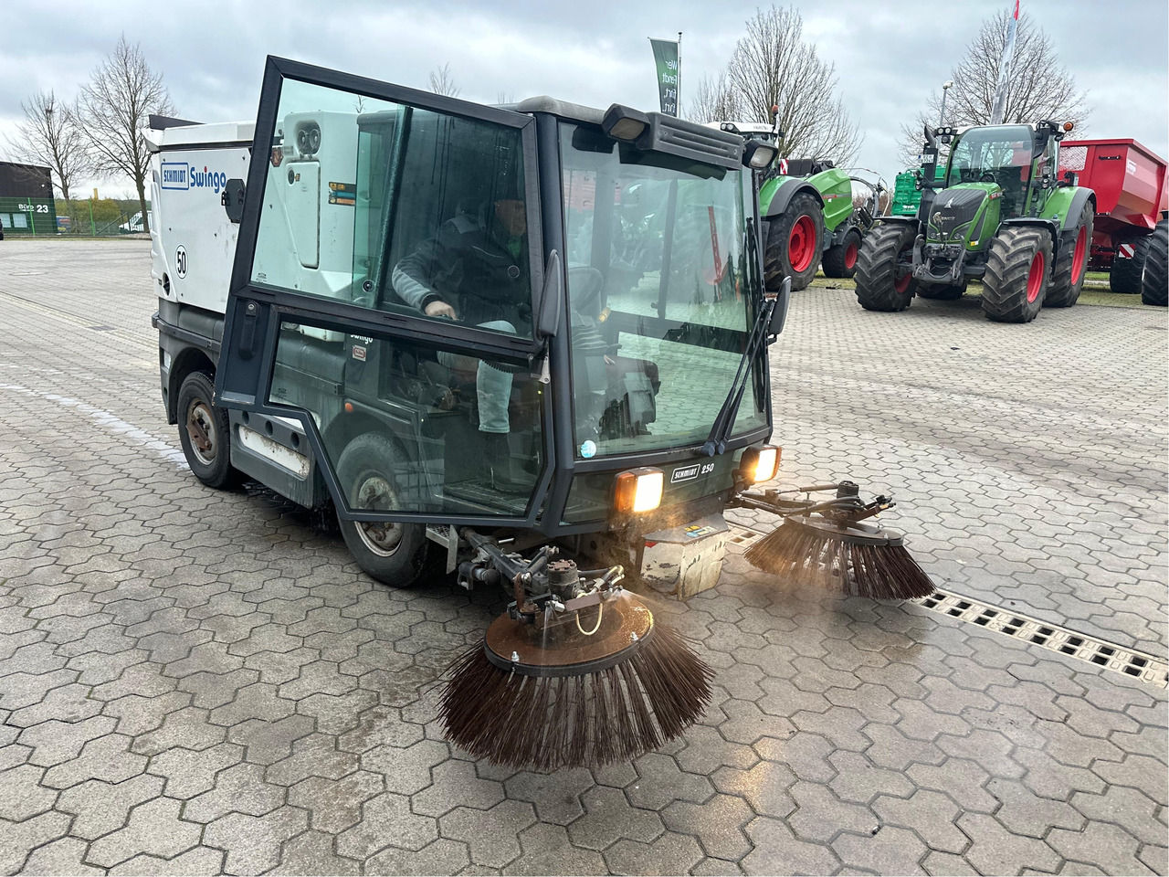 Schmidt Kehrmaschine Compact 200 - Fűkasza: 3 kép. Schmidt Kehrmaschine Compact 200 - Fűkasza: 3 kép.