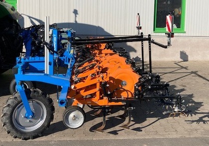 Schmotzer Hacktechnik KPP FH 12*45 - Cukorrépa kombájn: 4 kép. Schmotzer Hacktechnik KPP FH 12*45 - Cukorrépa kombájn: 4 kép.
