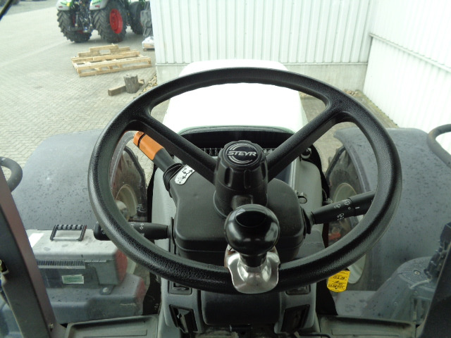 Steyr CVT 6230 - Traktor: 2 kép. Steyr CVT 6230 - Traktor: 2 kép.