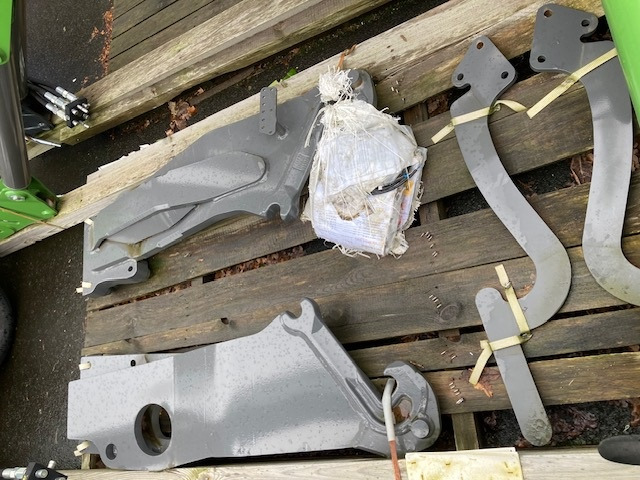 Stoll Frontlader Profil. FZ 46-33.1 - Homlokrakodó traktorhoz: 3 kép. Stoll Frontlader Profil. FZ 46-33.1 - Homlokrakodó traktorhoz: 3 kép.