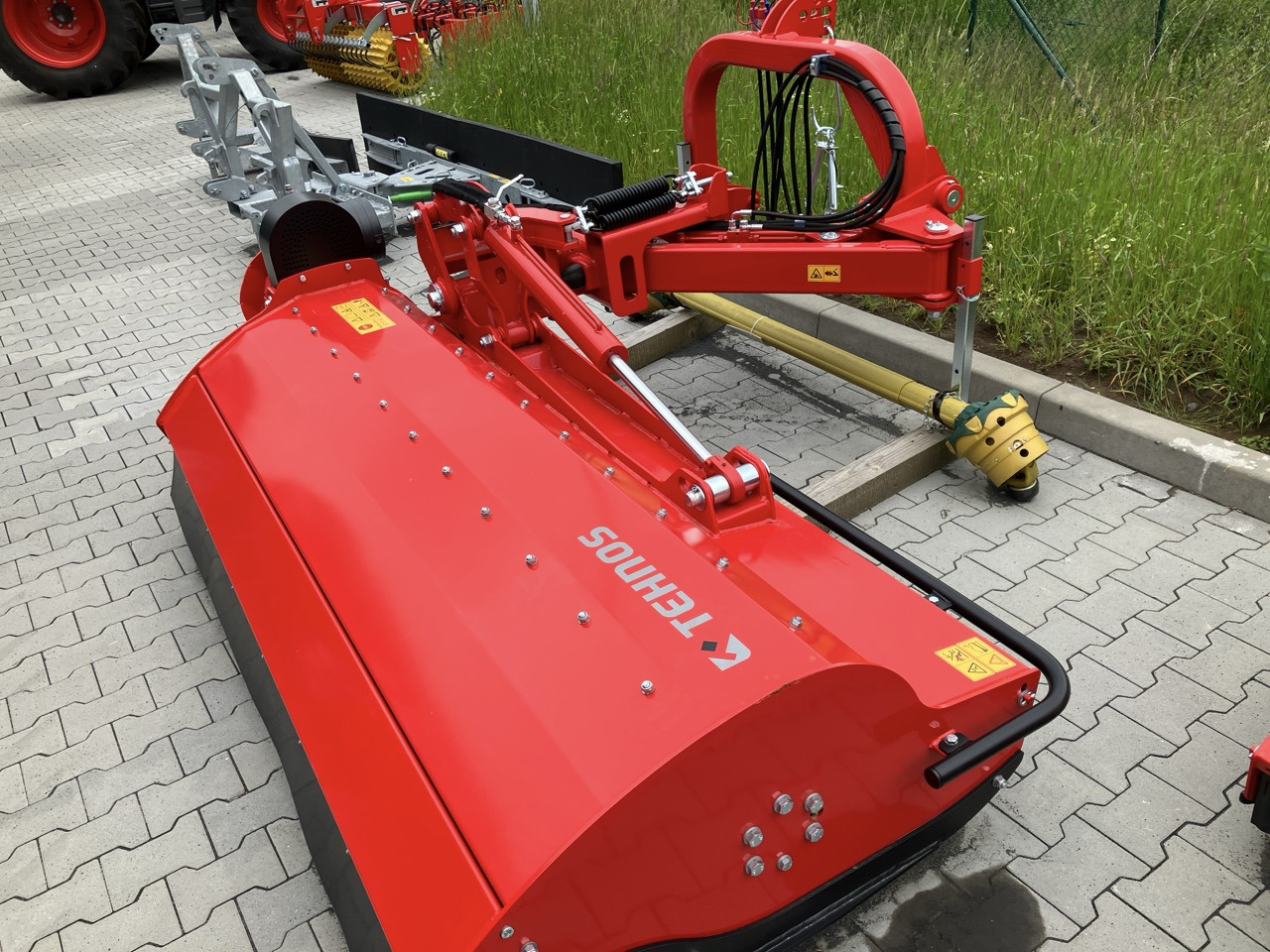 Tehnos Mulcher MB 220R PROFI LW - Szárzúzó: 1 kép. Tehnos Mulcher MB 220R PROFI LW - Szárzúzó: 1 kép.
