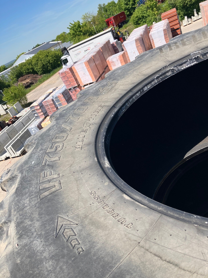 Trelleborg 750/70R44   650/60R38 - Gumiabroncsok és felnik: 2 kép. Trelleborg 750/70R44   650/60R38 - Gumiabroncsok és felnik: 2 kép.