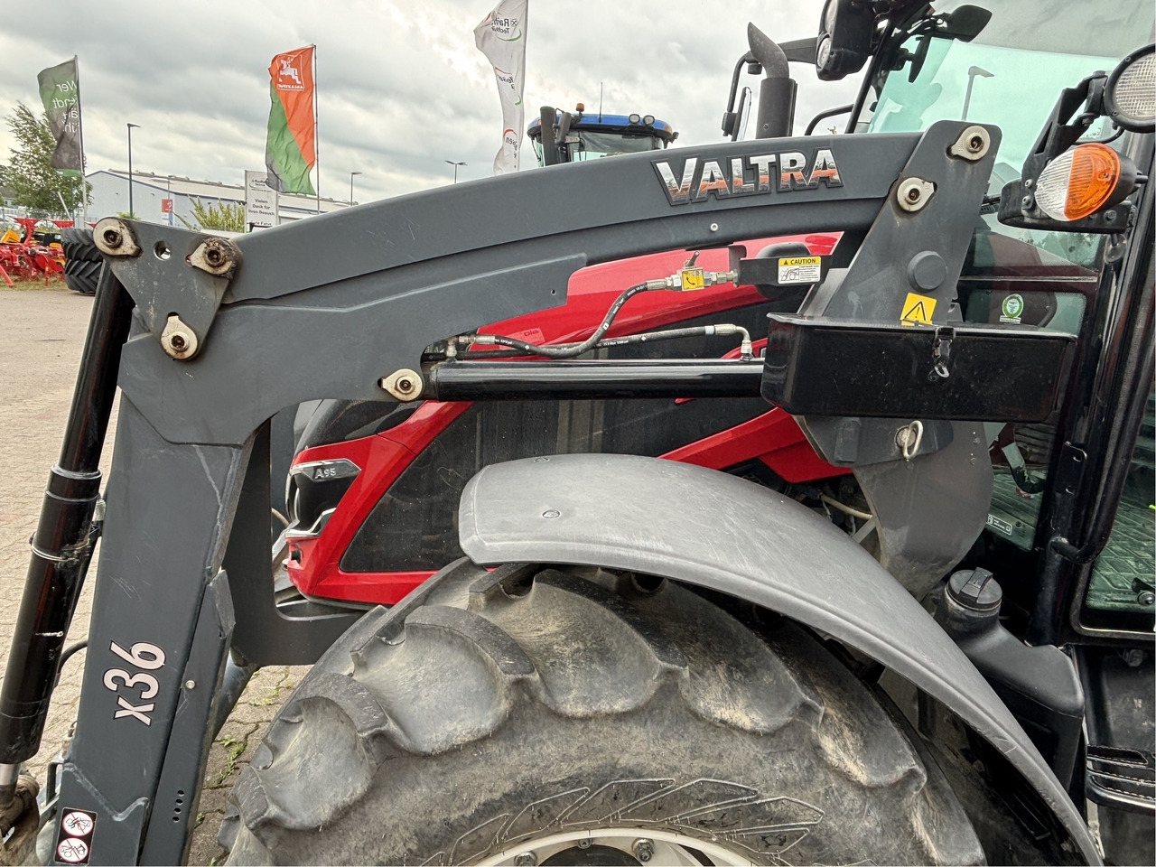 Valtra A 95 lízing Valtra A 95: 6 kép.