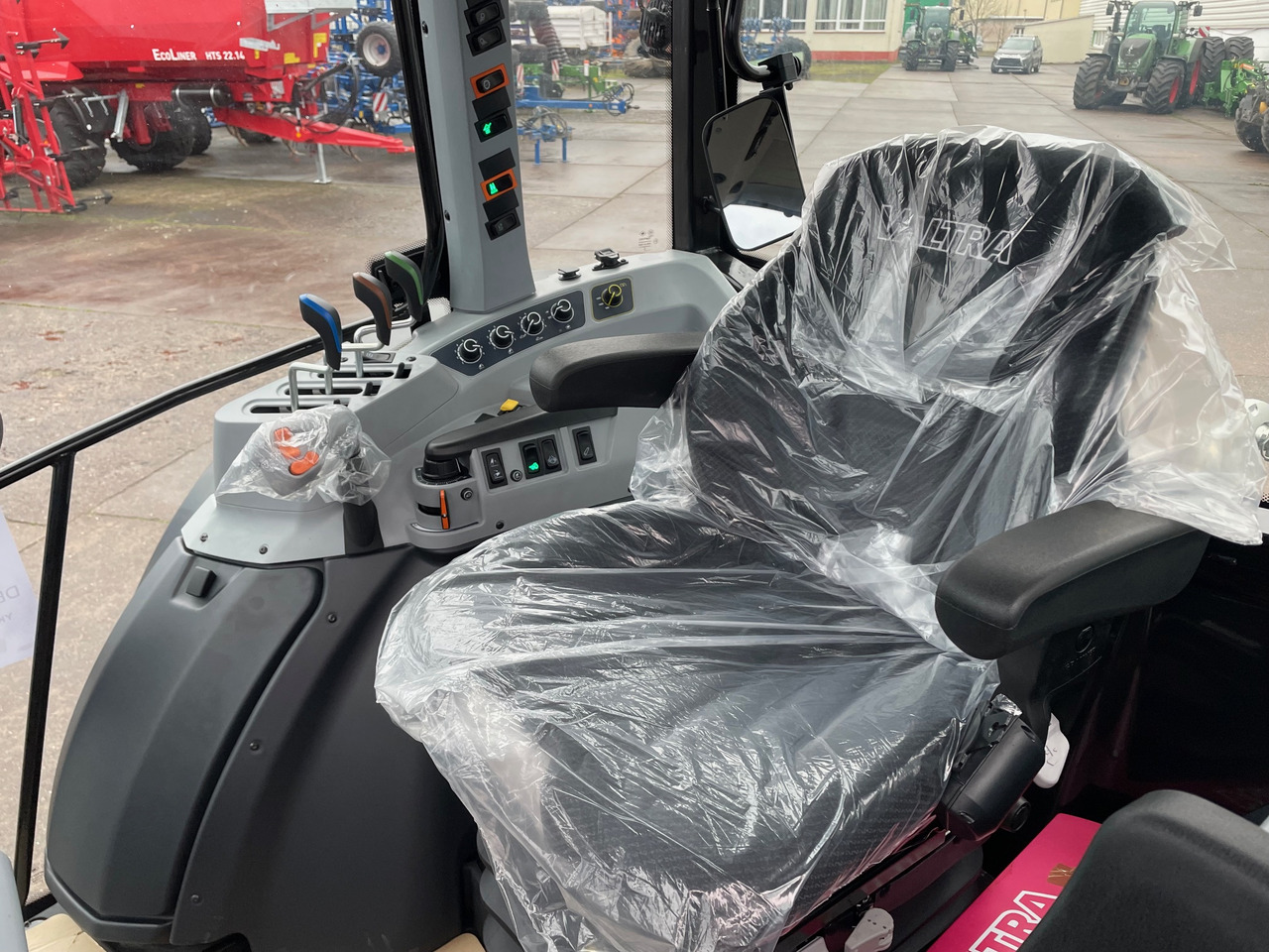 Valtra A105MH4 2B0 - Traktor: 3 kép. Valtra A105MH4 2B0 - Traktor: 3 kép.