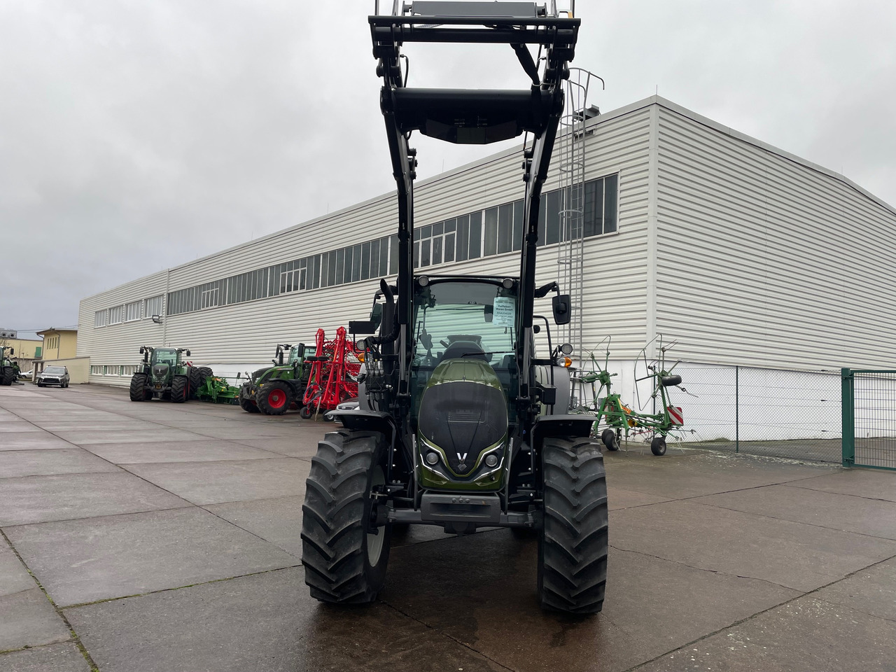 Valtra A105MH4 2B0 - Traktor: 1 kép. Valtra A105MH4 2B0 - Traktor: 1 kép.