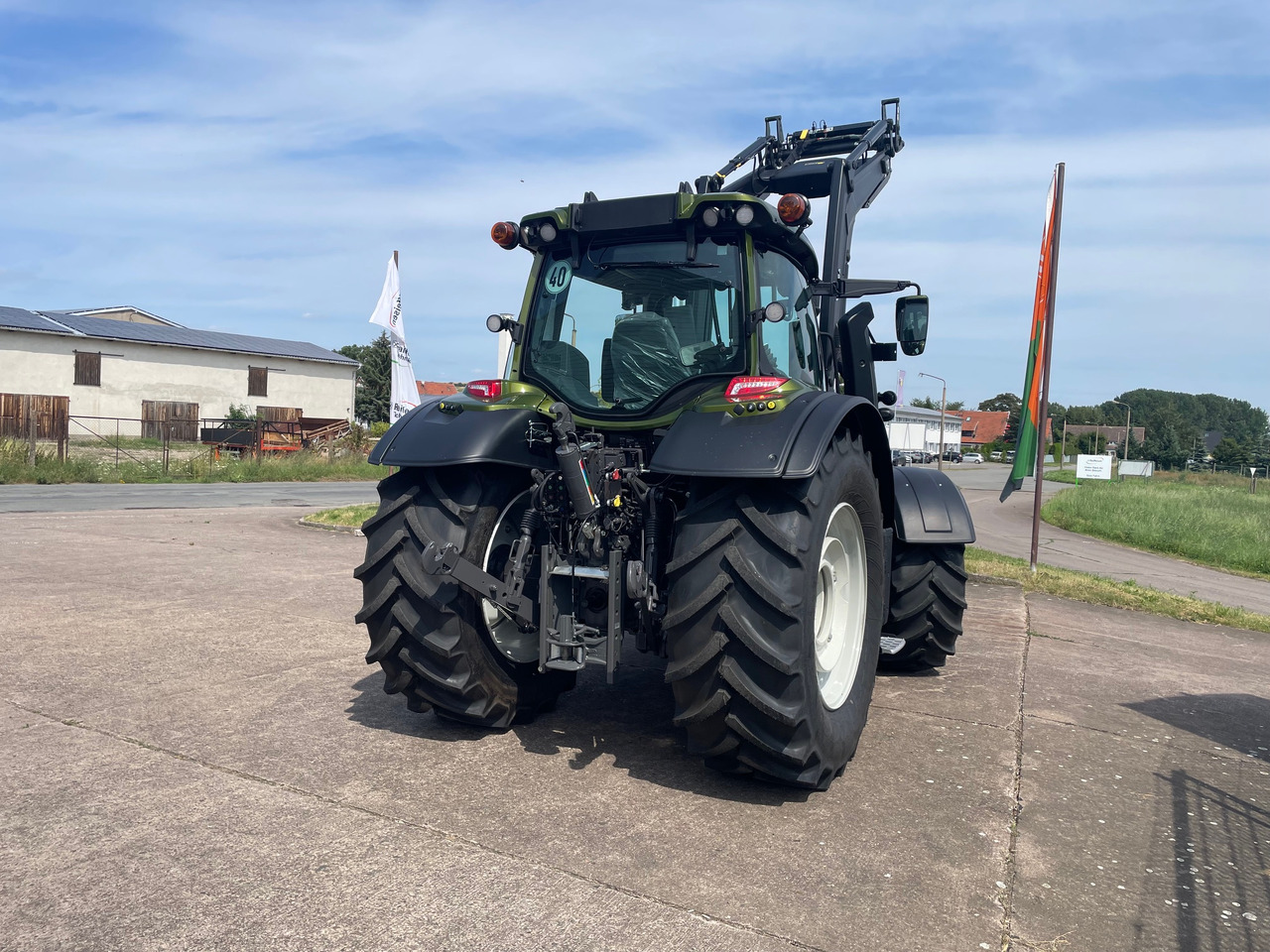 Valtra N155 EA 2B1 - Traktor: 4 kép. Valtra N155 EA 2B1 - Traktor: 4 kép.