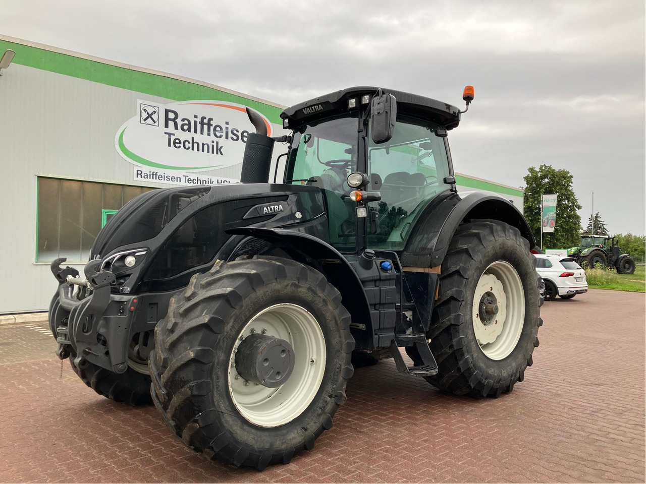 Valtra S 394 - Traktor: 5 kép. Valtra S 394 - Traktor: 5 kép.