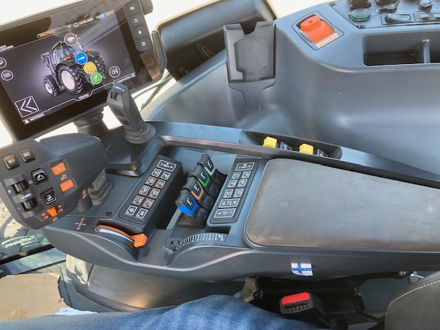 Valtra T 235 Versu - Traktor: 4 kép. Valtra T 235 Versu - Traktor: 4 kép.