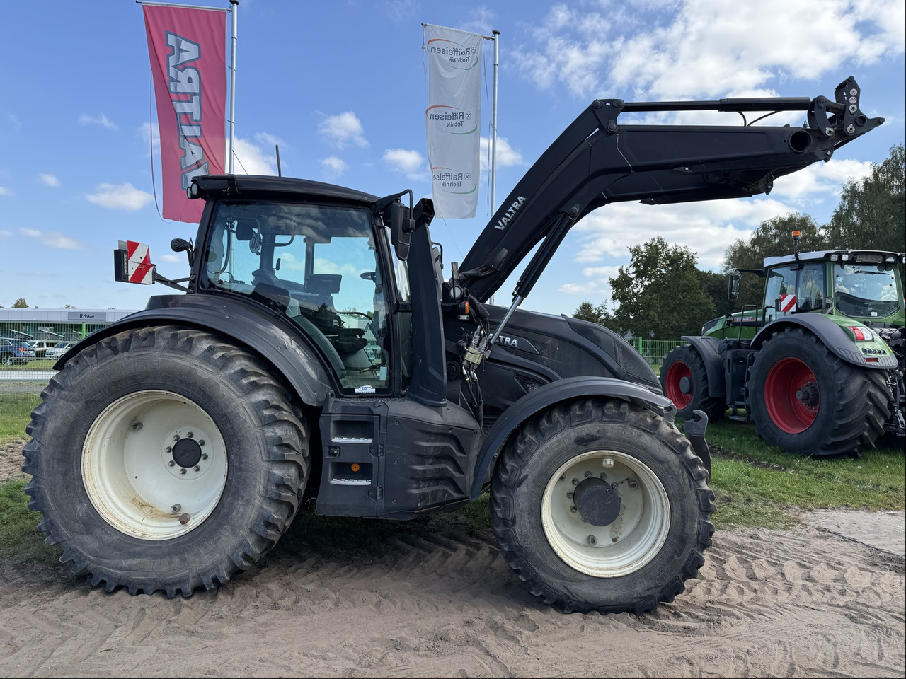 Valtra T 254 Versu - Traktor: 5 kép. Valtra T 254 Versu - Traktor: 5 kép.