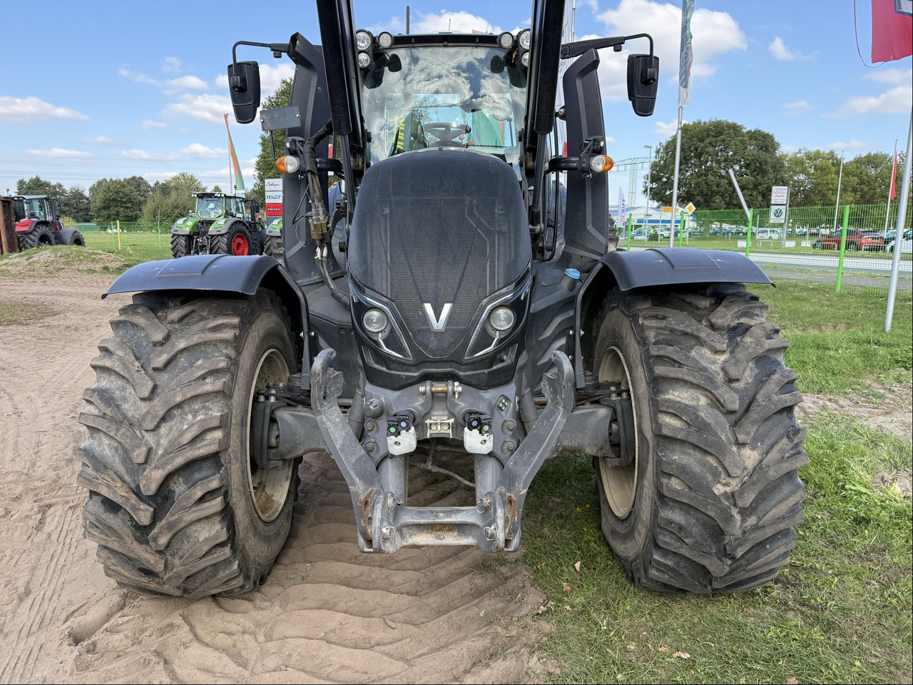 Valtra T 254 Versu - Traktor: 4 kép. Valtra T 254 Versu - Traktor: 4 kép.