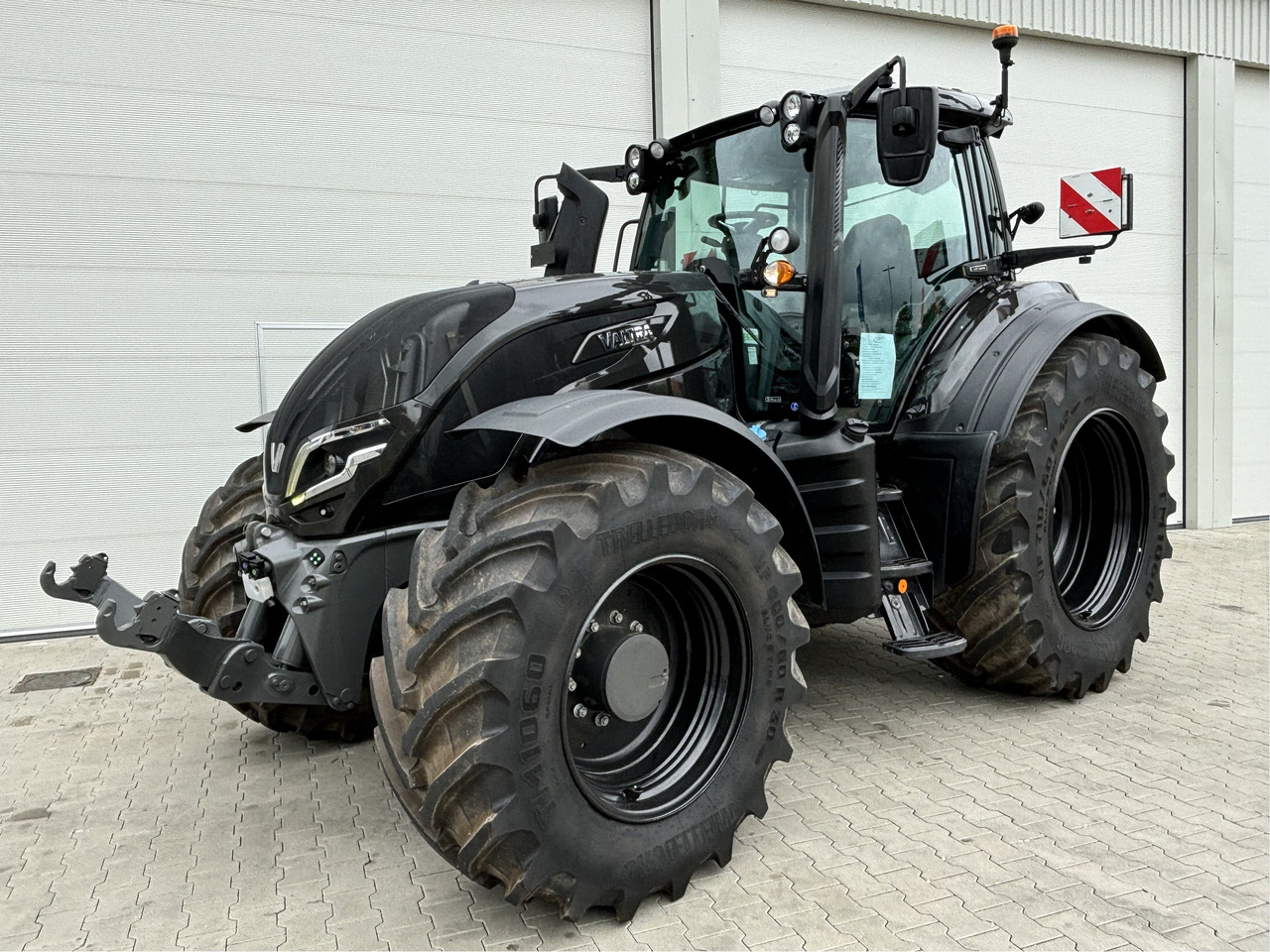 Valtra T 255 Active - Traktor: 1 kép. Valtra T 255 Active - Traktor: 1 kép.