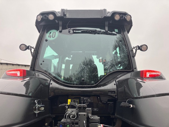 Valtra T235 V 2A1 - Traktor: 4 kép. Valtra T235 V 2A1 - Traktor: 4 kép.