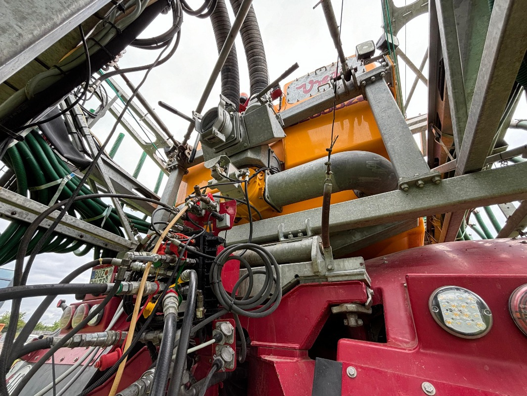 Vredo VT 7138 SWINGMAX36 Gestänge - Műtrágyaszóró: 5 kép. Vredo VT 7138 SWINGMAX36 Gestänge - Műtrágyaszóró: 5 kép.