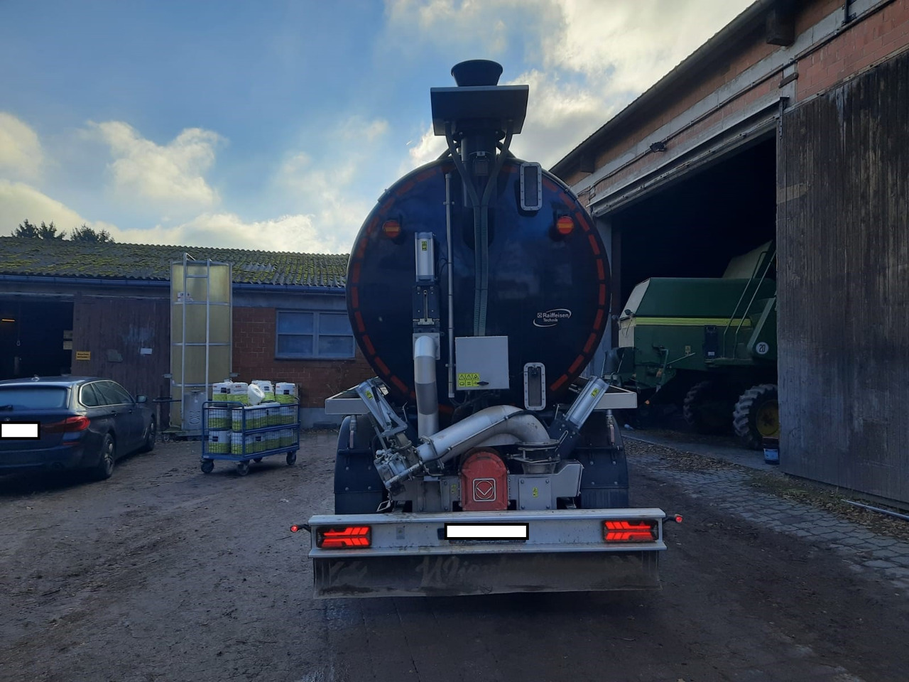 Wienhoff Drei-Achs Tanksattelauflieger - Műtrágyaszóró gép: 3 kép. Wienhoff Drei-Achs Tanksattelauflieger - Műtrágyaszóró gép: 3 kép.