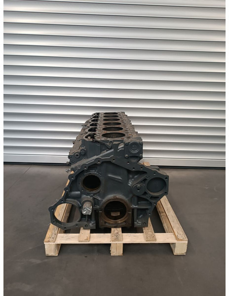 DAF XF106 Euro 6 - Motorblokk - Teherautó: 4 kép. DAF XF106 Euro 6 - Motorblokk - Teherautó: 4 kép.