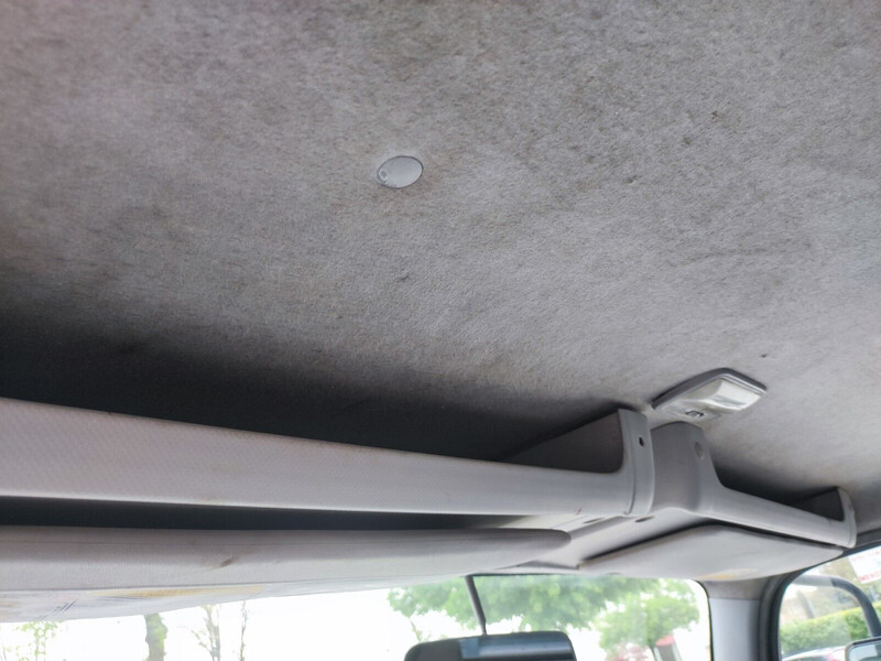 Isuzu 1815 mm - Fülke és belső tér - Teherautó: 2 kép. Isuzu 1815 mm - Fülke és belső tér - Teherautó: 2 kép.