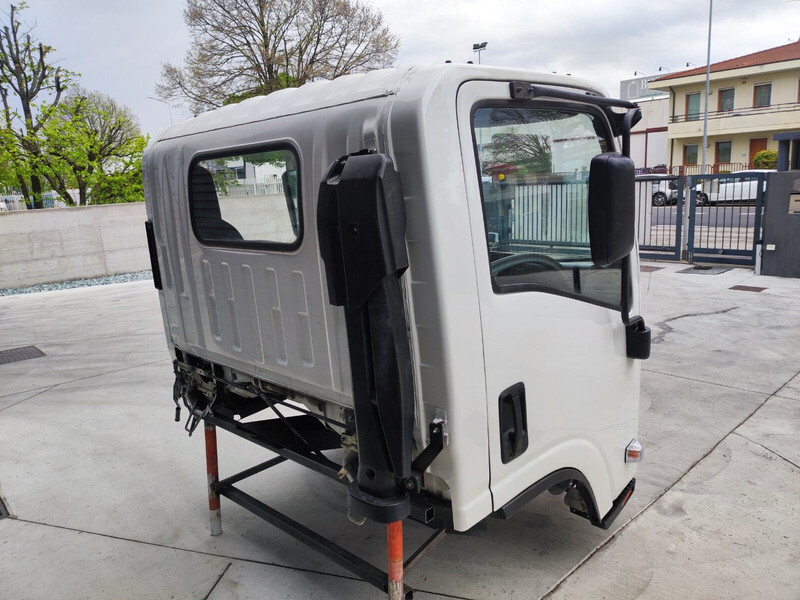 Isuzu 1815 mm - Fülke és belső tér - Teherautó: 4 kép. Isuzu 1815 mm - Fülke és belső tér - Teherautó: 4 kép.