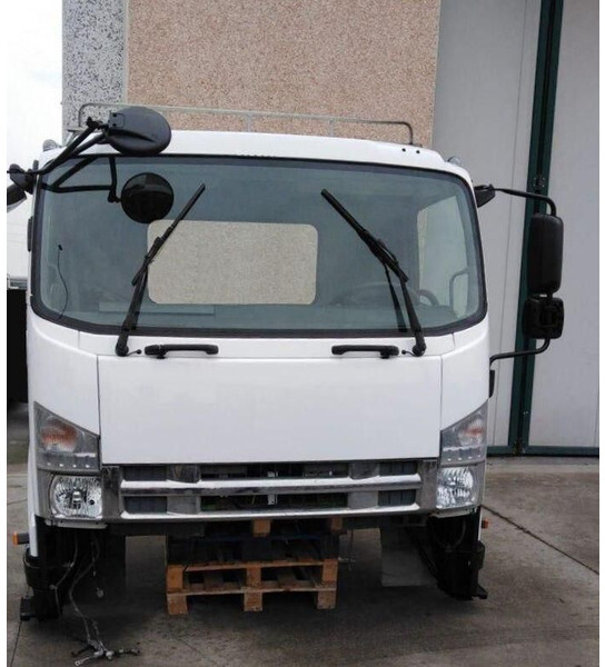 Isuzu FRR Euro 5 - Fülke és belső tér - Teherautó: 3 kép. Isuzu FRR Euro 5 - Fülke és belső tér - Teherautó: 3 kép.