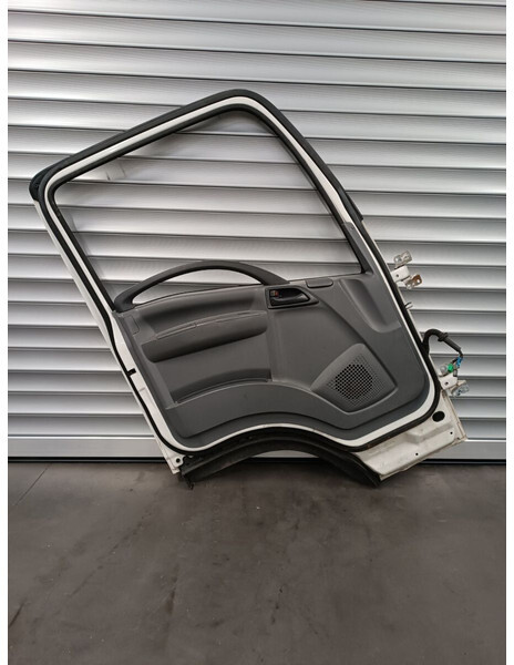 Isuzu LH - DRIVER - SX - LATO GUIDA - Ajtó és alkatrészek - Teherautó: 2 kép. Isuzu LH - DRIVER - SX - LATO GUIDA - Ajtó és alkatrészek - Teherautó: 2 kép.