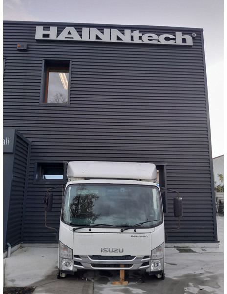 Isuzu N75 - Euro 6 - Fülke és belső tér - Teherautó: 1 kép. Isuzu N75 - Euro 6 - Fülke és belső tér - Teherautó: 1 kép.