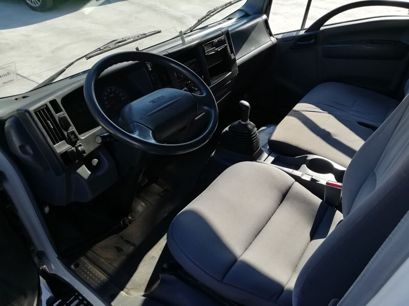 Isuzu NPR 85 "M - P - Q" - Fülke és belső tér - Teherautó: 5 kép. Isuzu NPR 85 "M - P - Q" - Fülke és belső tér - Teherautó: 5 kép.