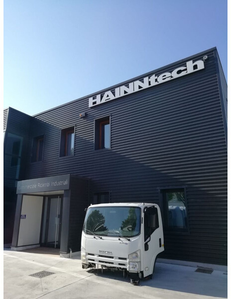 Isuzu NPR 85 "M - P - Q" - Fülke és belső tér - Teherautó: 2 kép. Isuzu NPR 85 "M - P - Q" - Fülke és belső tér - Teherautó: 2 kép.