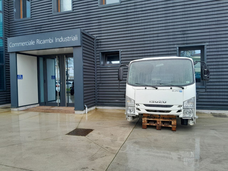 Isuzu Narrow L 35 - stretta - Fülke és belső tér - Teherautó: 1 kép. Isuzu Narrow L 35 - stretta - Fülke és belső tér - Teherautó: 1 kép.