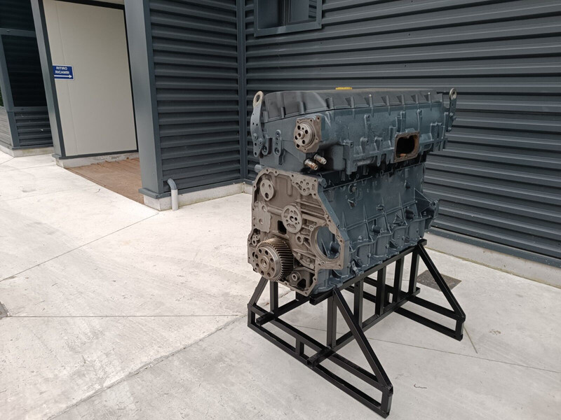 Iveco CURSOR 10 F3AE3681 - Motor - Teherautó: 1 kép. Iveco CURSOR 10 F3AE3681 - Motor - Teherautó: 1 kép.