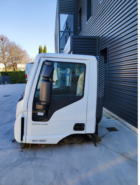 Iveco Eurocargo E6 - Fülke és belső tér - Teherautó: 5 kép. Iveco Eurocargo E6 - Fülke és belső tér - Teherautó: 5 kép.