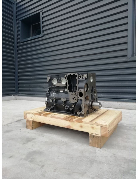 Iveco F4BE0454B - Motorblokk - Teherautó: 1 kép. Iveco F4BE0454B - Motorblokk - Teherautó: 1 kép.