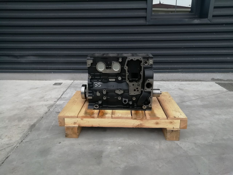 Iveco F4BE0454B - Motorblokk - Teherautó: 4 kép. Iveco F4BE0454B - Motorblokk - Teherautó: 4 kép.