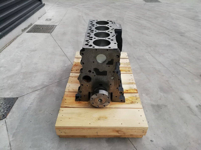 Iveco F4BE0454B - Motorblokk - Teherautó: 3 kép. Iveco F4BE0454B - Motorblokk - Teherautó: 3 kép.