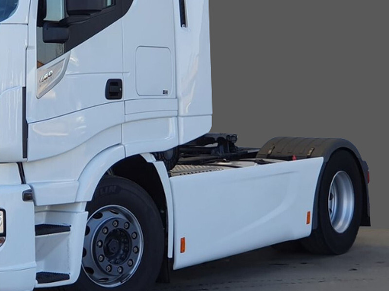 Iveco HI WAY Sideskirts / Fairings - Légterelő - Teherautó: 2 kép. Iveco HI WAY Sideskirts / Fairings - Légterelő - Teherautó: 2 kép.