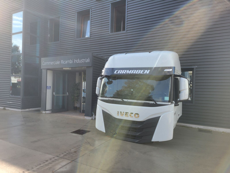 Iveco S-WAY - Fülke és belső tér - Teherautó: 3 kép. Iveco S-WAY - Fülke és belső tér - Teherautó: 3 kép.