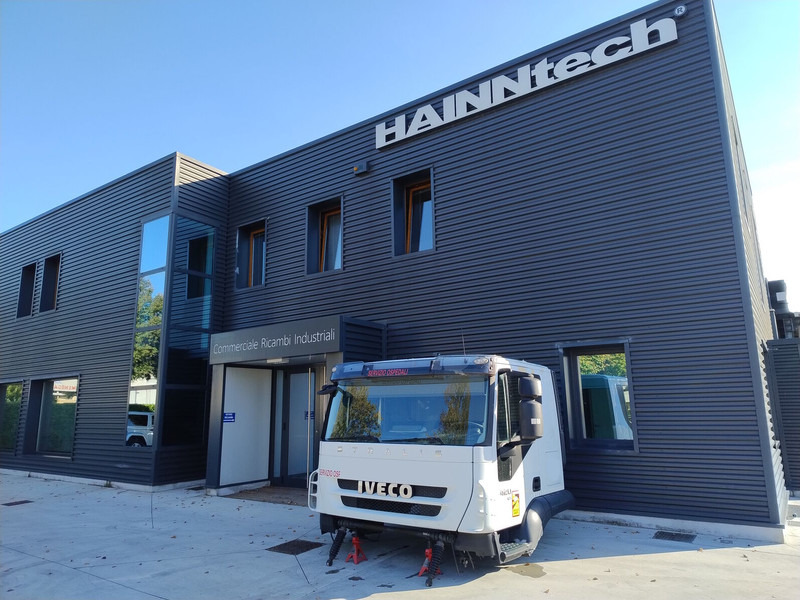 Iveco STRALIS AT - Fülke és belső tér - Teherautó: 1 kép. Iveco STRALIS AT - Fülke és belső tér - Teherautó: 1 kép.