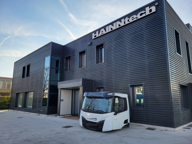 Iveco STRALIS TRAKKER S - Way / X - Way / T - Way EURO 6 - Fülke és belső tér - Teherautó: 1 kép. Iveco STRALIS TRAKKER S - Way / X - Way / T - Way EURO 6 - Fülke és belső tér - Teherautó: 1 kép.