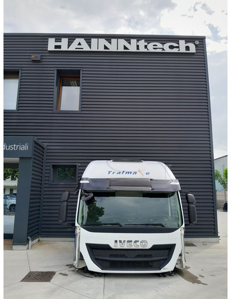 Iveco Stralis AT HI-ROAD - Fülke és belső tér - Teherautó: 2 kép. Iveco Stralis AT HI-ROAD - Fülke és belső tér - Teherautó: 2 kép.