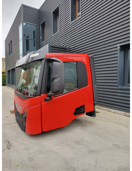Iveco T-WAY / X-WAY - Fülke és belső tér - Teherautó: 4 kép. Iveco T-WAY / X-WAY - Fülke és belső tér - Teherautó: 4 kép.