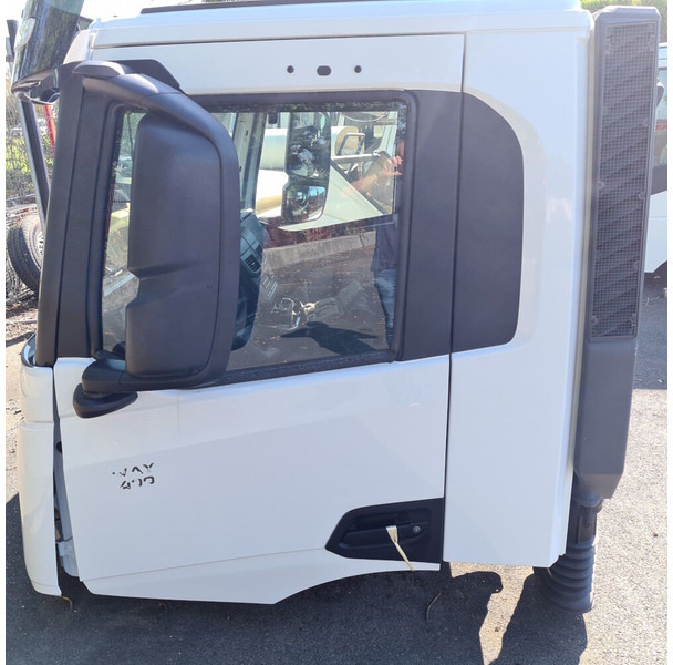 Iveco T-Way / X-Way / S-Way (day cab) - Fülke és belső tér - Teherautó: 3 kép. Iveco T-Way / X-Way / S-Way (day cab) - Fülke és belső tér - Teherautó: 3 kép.