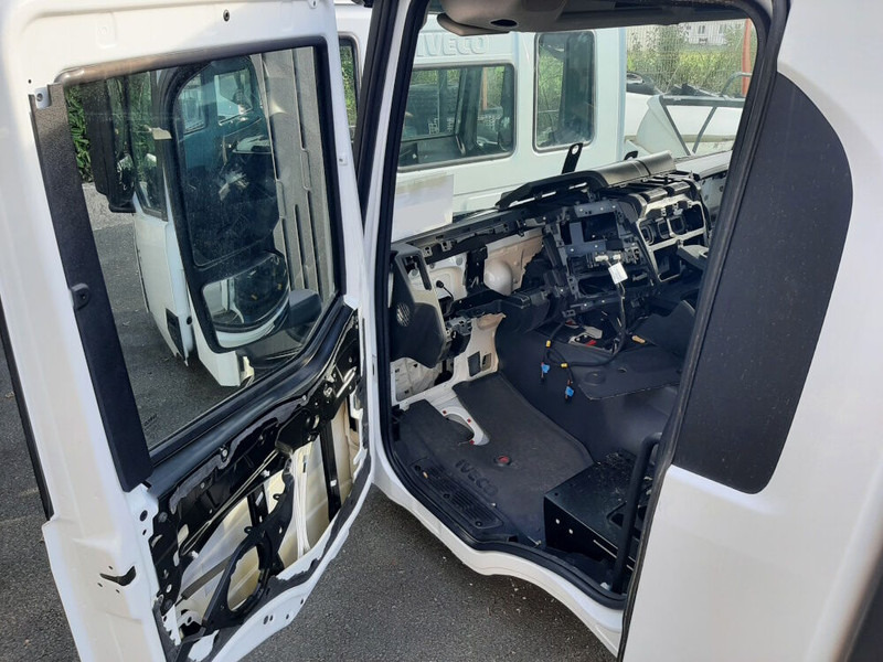 Iveco T-Way / X-Way / S-Way (day cab) - Fülke és belső tér - Teherautó: 4 kép. Iveco T-Way / X-Way / S-Way (day cab) - Fülke és belső tér - Teherautó: 4 kép.