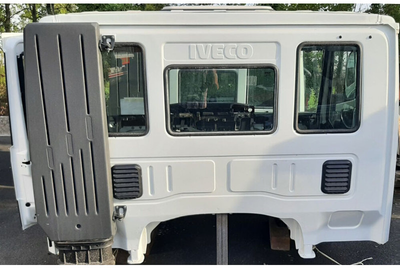 Iveco T-Way / X-Way / S-Way (day cab) - Fülke és belső tér - Teherautó: 5 kép. Iveco T-Way / X-Way / S-Way (day cab) - Fülke és belső tér - Teherautó: 5 kép.