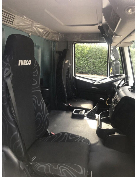 Iveco TRAKKER - HI-STREET Euro 6 - Fülke és belső tér - Teherautó: 4 kép. Iveco TRAKKER - HI-STREET Euro 6 - Fülke és belső tér - Teherautó: 4 kép.