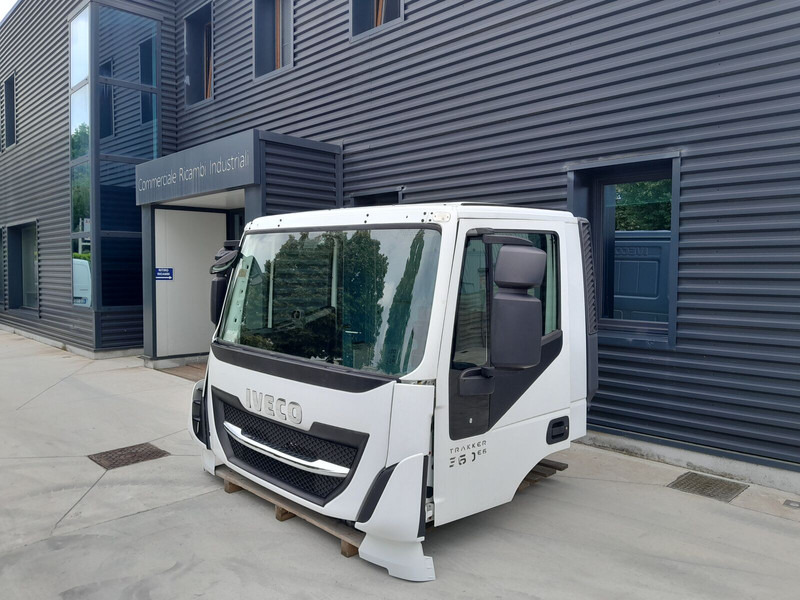 Iveco Trakker E6 - Fülke és belső tér - Teherautó: 5 kép. Iveco Trakker E6 - Fülke és belső tér - Teherautó: 5 kép.